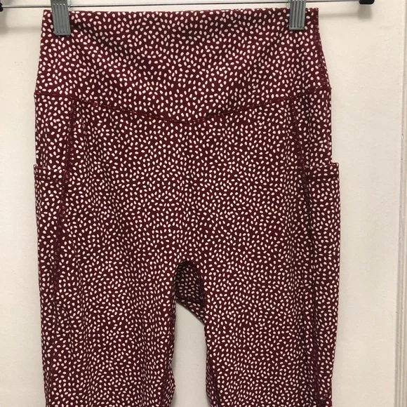 Buff Bunny Burgundy Bossy Print Rosa Pocket Leggings Size Medium - Picture 2 of 6
